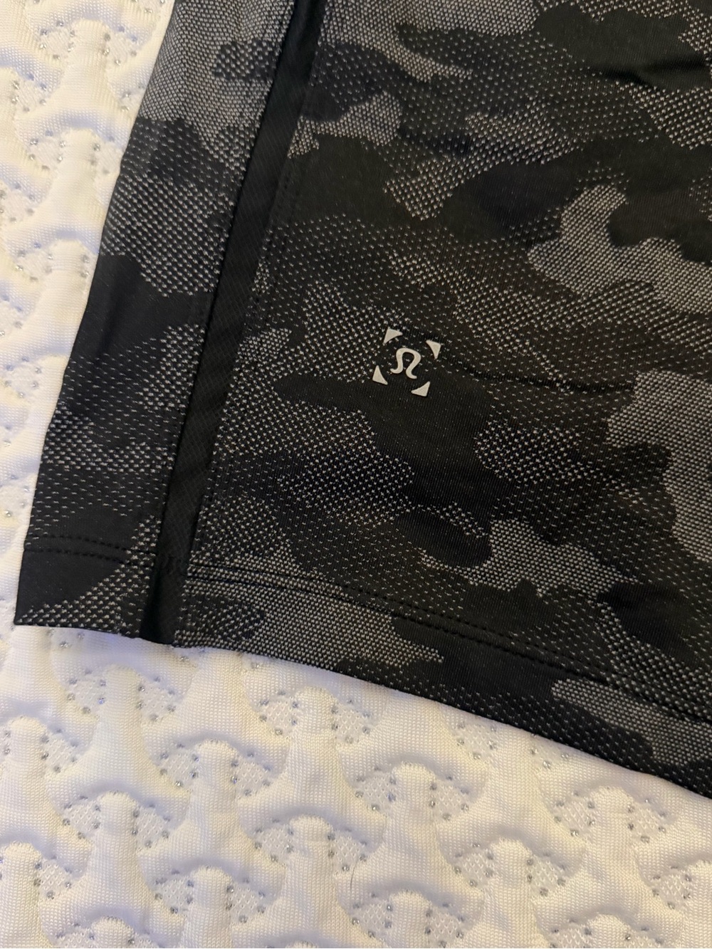 Men's L, Lululemon 5” Pacebreaker Linerless Black Camo Athletic Shorts - Picture 4 of 6